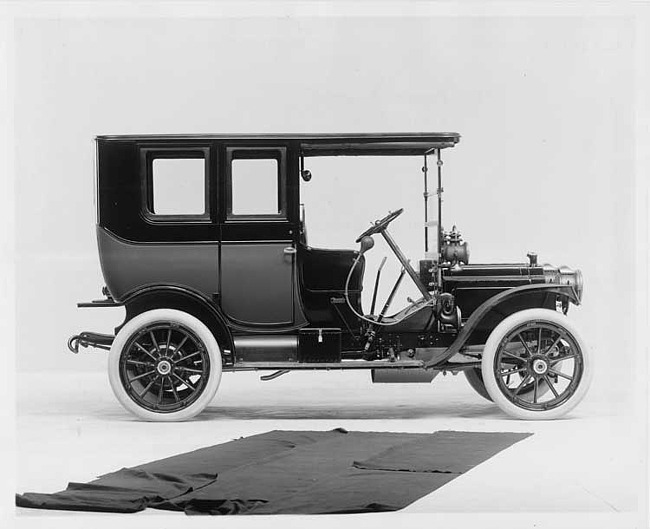 1911 Packard 18 Model NC two-toned limousine, black drop on floor