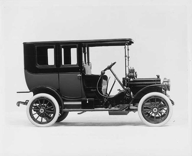 1911 Packard 18 Model NC two-toned limousine, right side