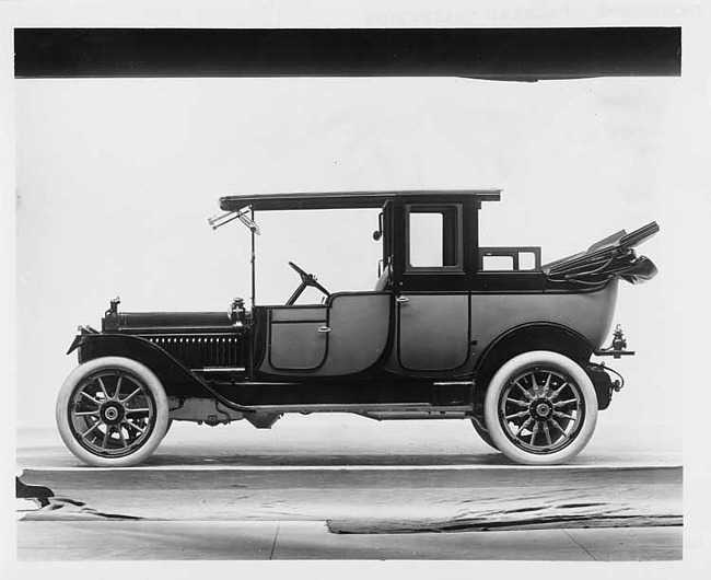 1911 Packard two-toned landaulet, back quarter collapsed, left side