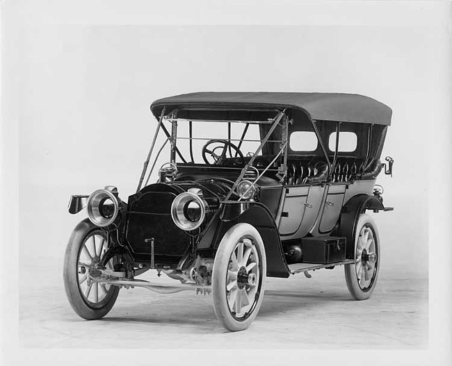 1911 Packard two toned, with folding top raised, three-quarter front view, left side