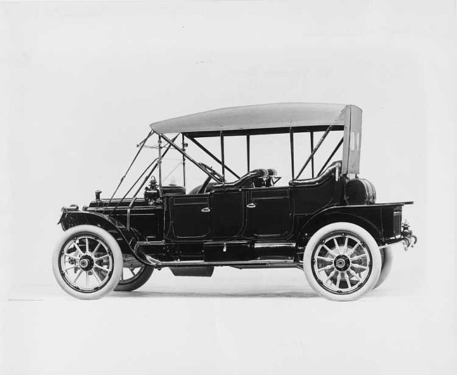 1911 Packard 30 Model UD close-coupled, three-quarter rear view, left side, top raised