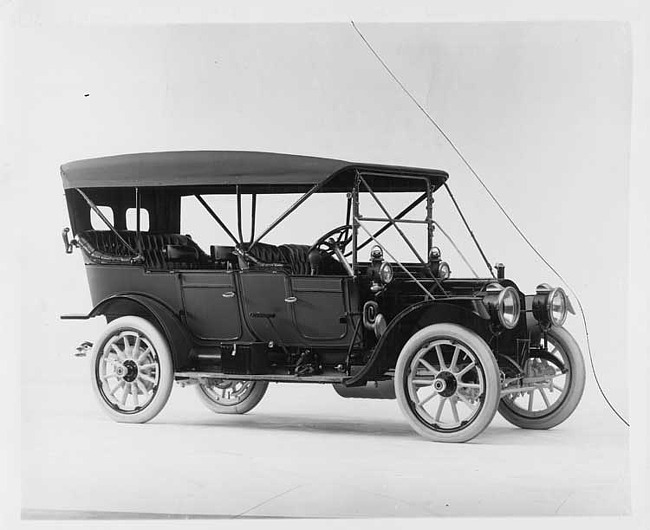 1911 Packard 30 Model UD touring car, three-quarter rear view, right side