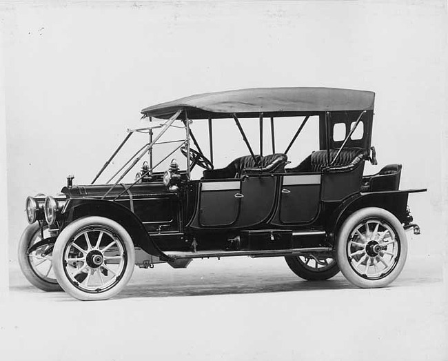 1912 Packard 6 close-coupled, seven-eighths front view, left side, top raised