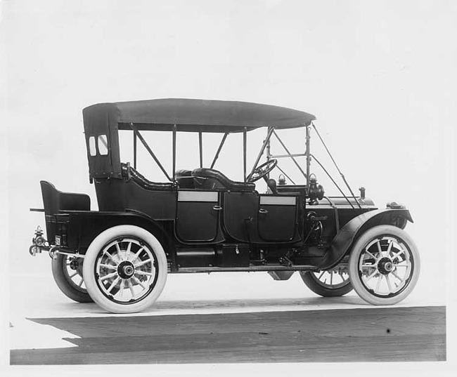 1912 Packard 30 Model UE close-coupled, three-quarter rear view, right side, top raised