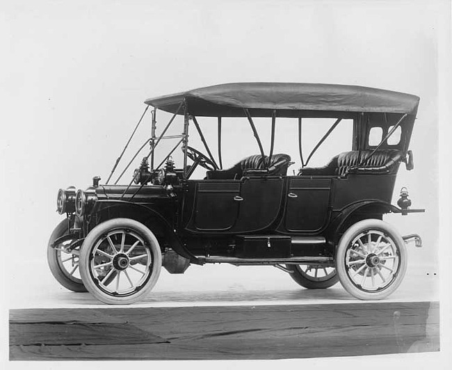 1912 Packard 18 Model NE open car, right side