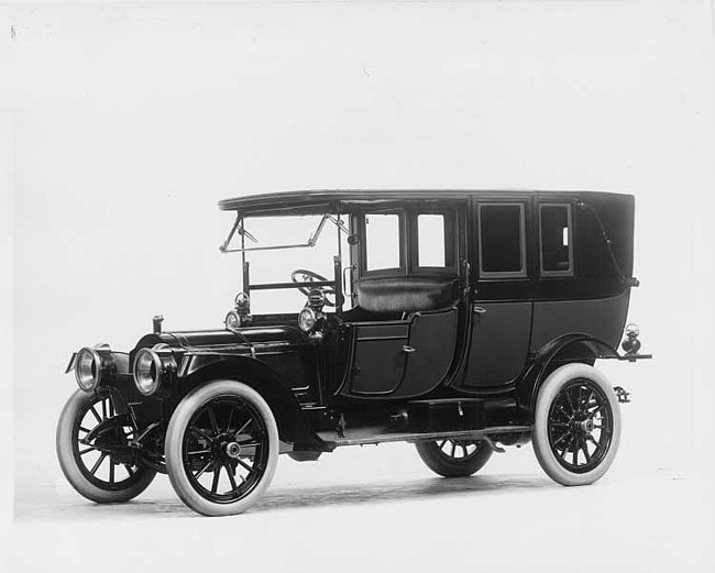 1912 Packard 30 Model UE landaulet, three-quarter front view, left side, quarter closed