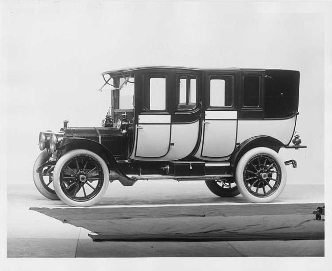 1912 Packard 30 Model UE two-toned fore-door imperial landaulet, five-sixth front view, left side