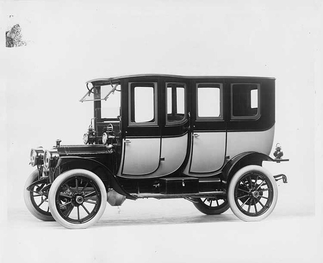 1912 Packard 18 Model NE two-toned fore-door imperial limousine, five-sixth front view, left side