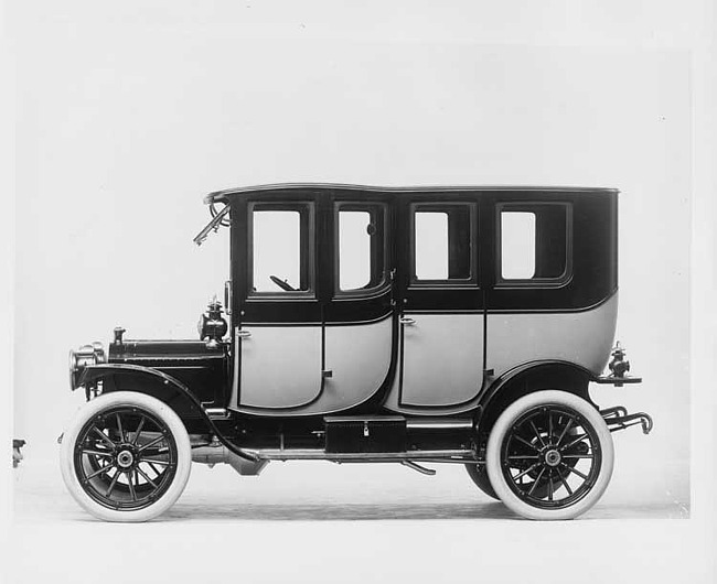 1912 Packard 18 Model NE two-toned fore-door imperial limousine, left side