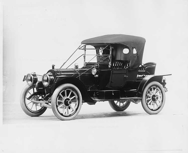 1912 Packard 6 runabout, three-quarter front view, left side, top raised