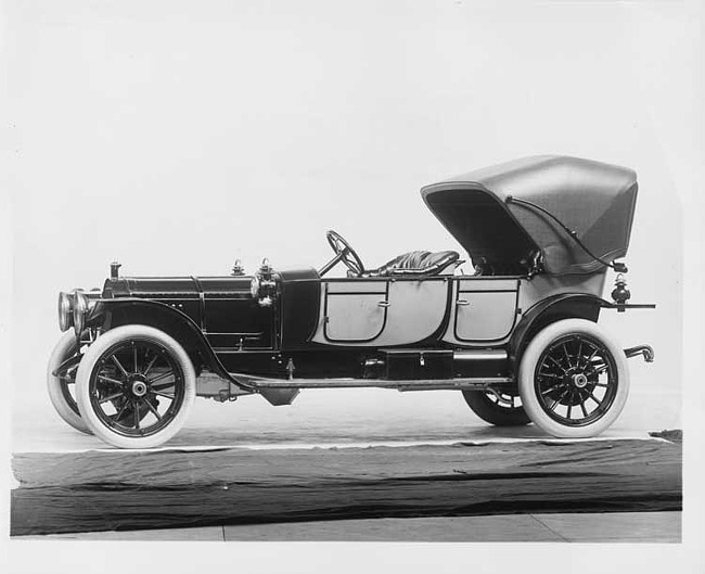 1912 Packard 6 two-toned phaeton, left side, top raised