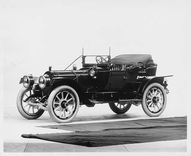 1912 Packard 6 runabout, three-quarter front view, left side, top lowered