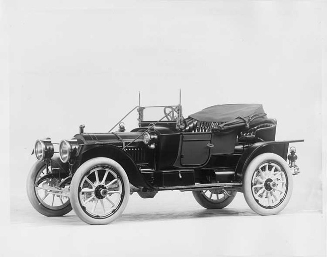 1912 Packard 30 Model UE runabout, three-quarter front view, left side, top lowered