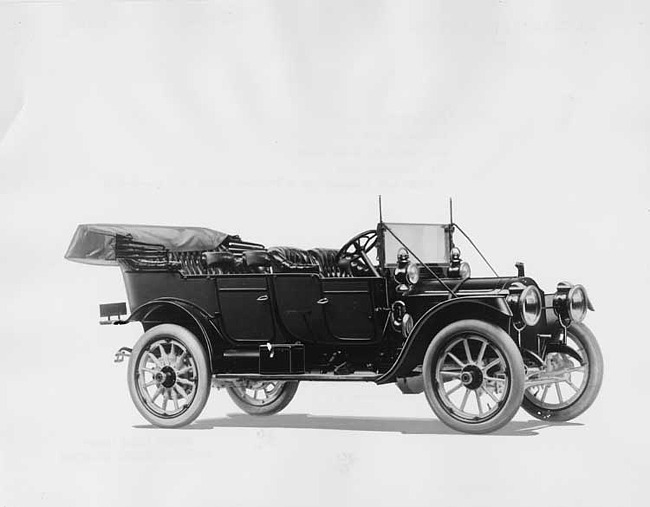 1912 Packard 30 Model UE touring car, three-quarter front view, right side, top lowered