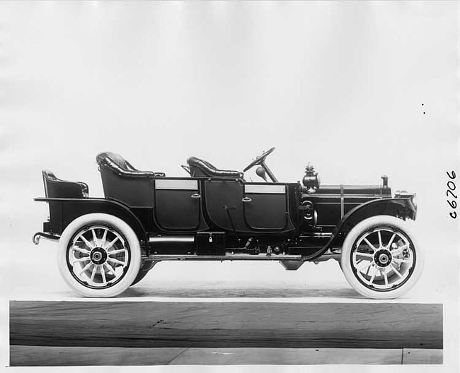 1912 Packard 30 Model UE close-coupled, right side, no top, with rumble seat