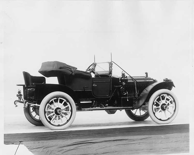 1912 Packard 30 Model UE runabout, three-quarter rear view, right side, with rumble seat, top lowered