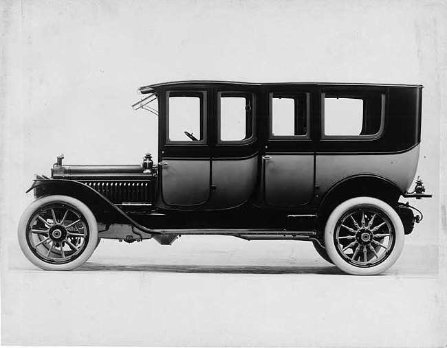 1913 Packard 48 two-toned imperial limousine, left side view, fore-doors