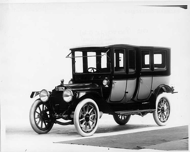 1913 Packard 48 two-toned imperial limousine, three-quarter front view, right side, fore-doors