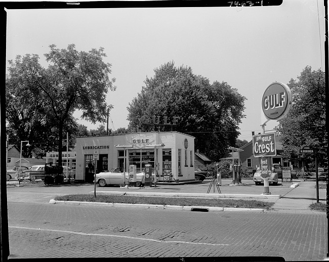 Gulf gas station - Bourner