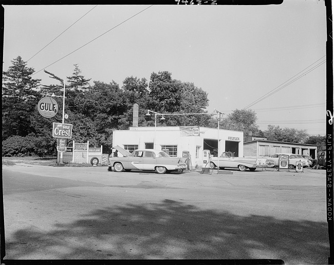 Gulf gas station - Roelof Brothers