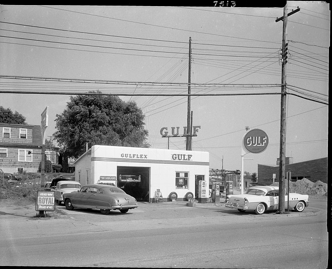 Exterior view of Gulf service station