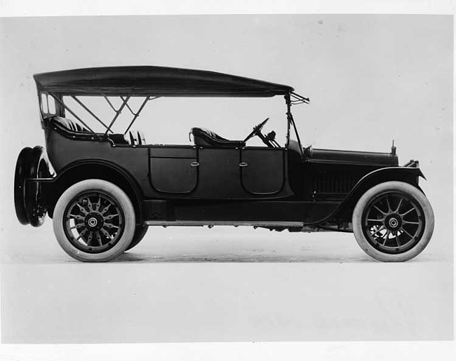 1913 two-toned Packard, left side, spare tires carried at back