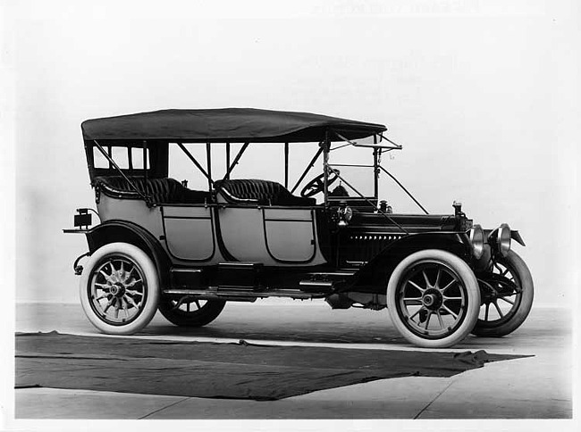 1913 Packard 38 touring car, three-quarter front view, right side