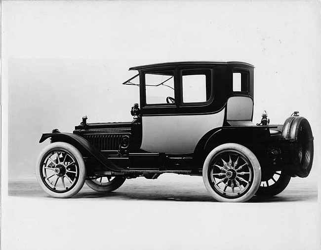 1913 Packard 38 two-toned coupe, three-quarter rear view, left side