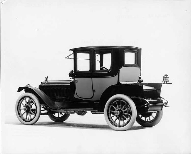 1913 Packard 48 two-toned coupe, three-quarter rear view, left side