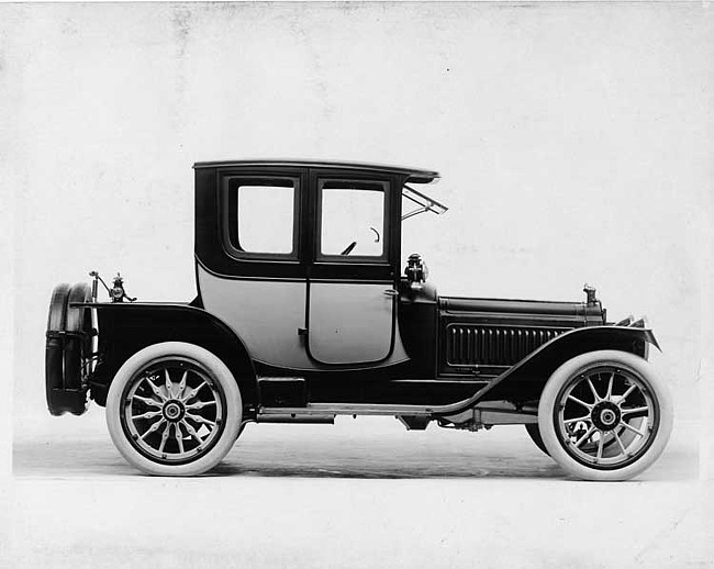 1913 Packard 38 two-toned coupe, right side