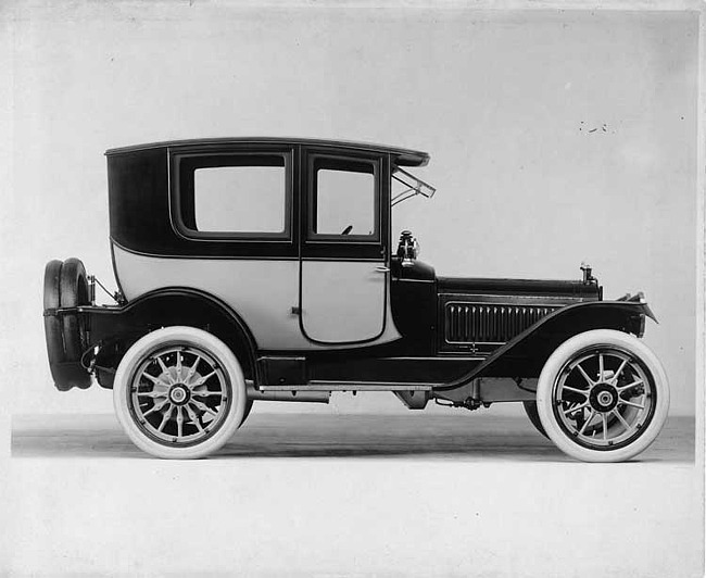 1913 Packard 38 two-toned imperial coupe, right side