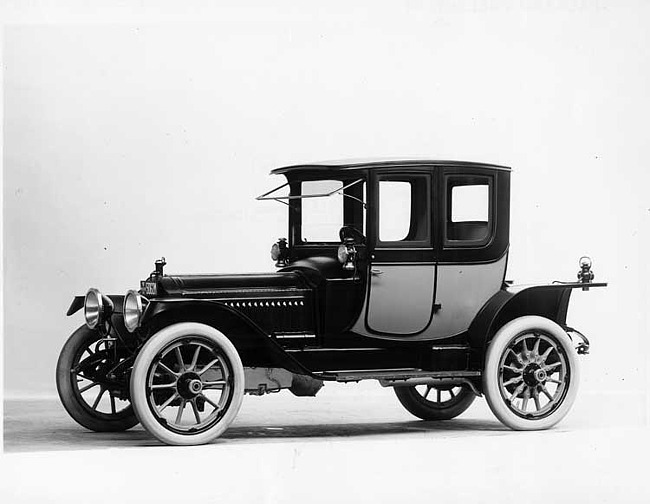 1913 Packard 48 two-toned coupe, three-quarter front view, left side