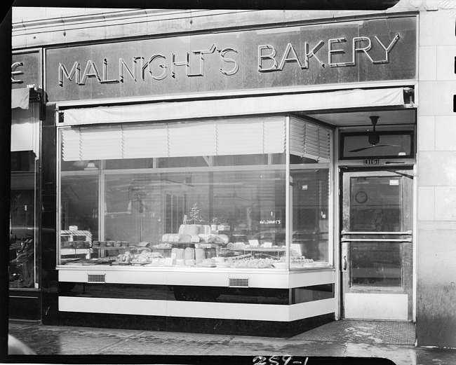 Malnight's Bakery storefront