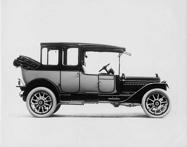 1913 Packard two-toned landaulet, right side