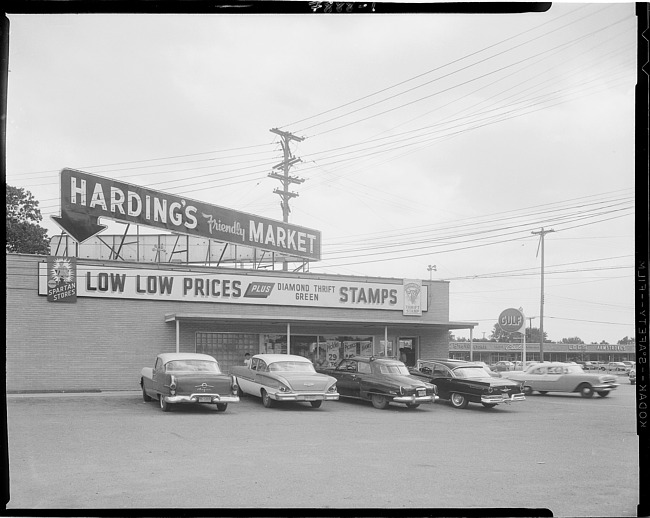 Harding's Friendly Market exterior