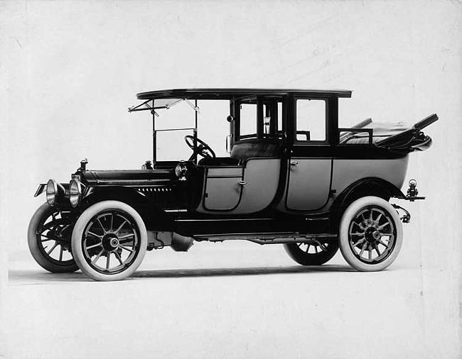 1913 Packard 48 two-toned landaulet, three-quarter front view, left side