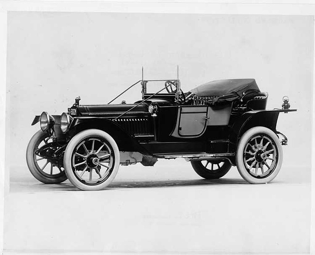 1913 Packard 48 two-toned runabout, three-quarter front view left side, top folded