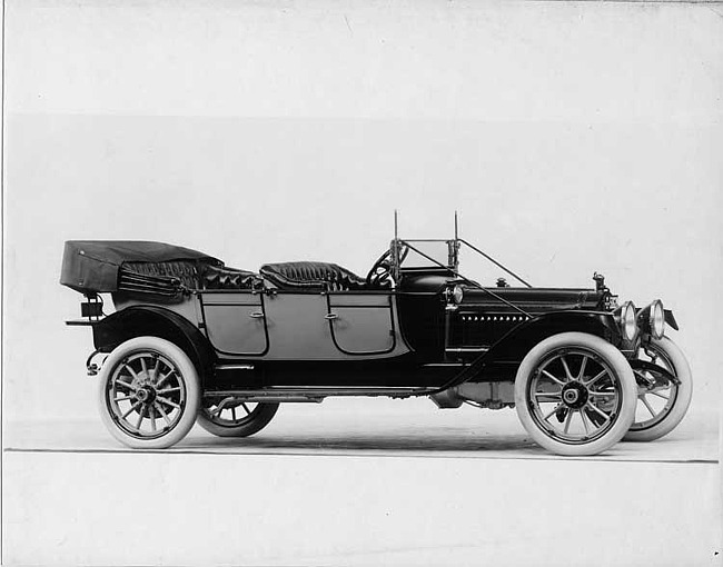 1913 Packard 38 two-toned phaeton, seven-eights front view, right side