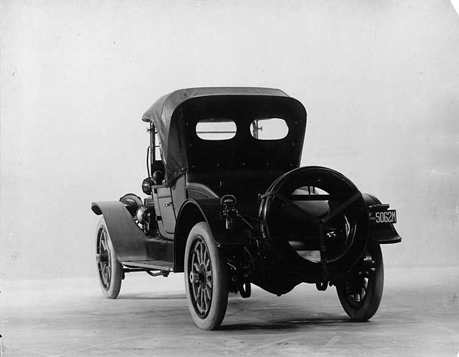 1914 Packard 2-38 two-toned phaeton runabout, four-thirds rear view, top in place