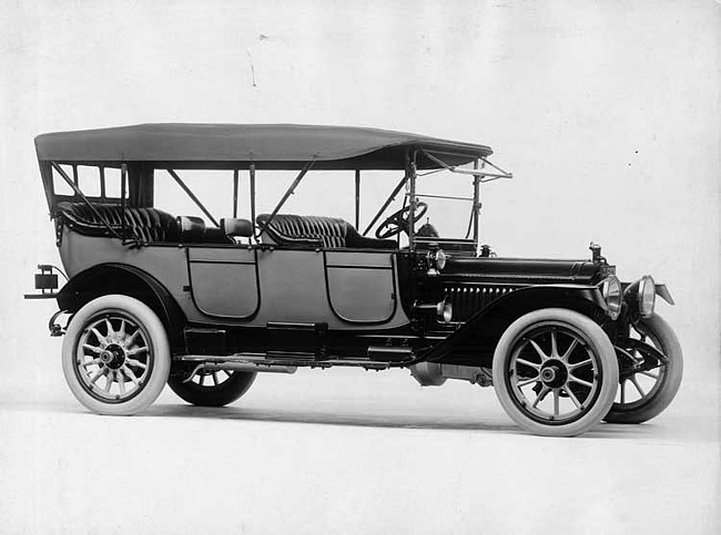1914 Packard 48 touring car, three-quarter front view, right side