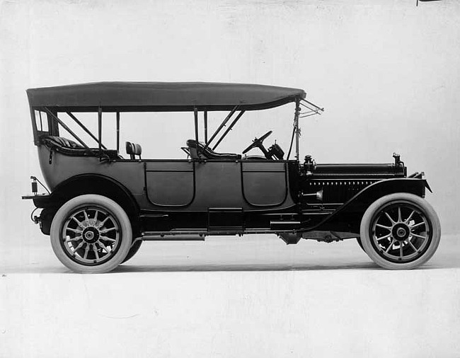1914 Packard 48 touring car, right side