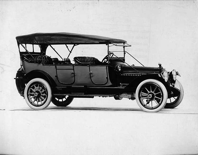 1914 Packard 2-38 touring car, three-quarter front view, left side