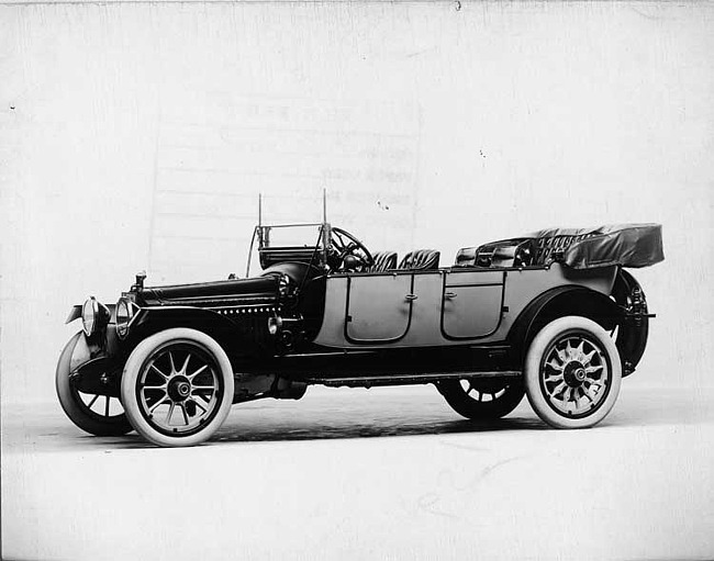 1914 Packard 2-38 two-toned salon touring car, five-sixths front view, right side, top folded