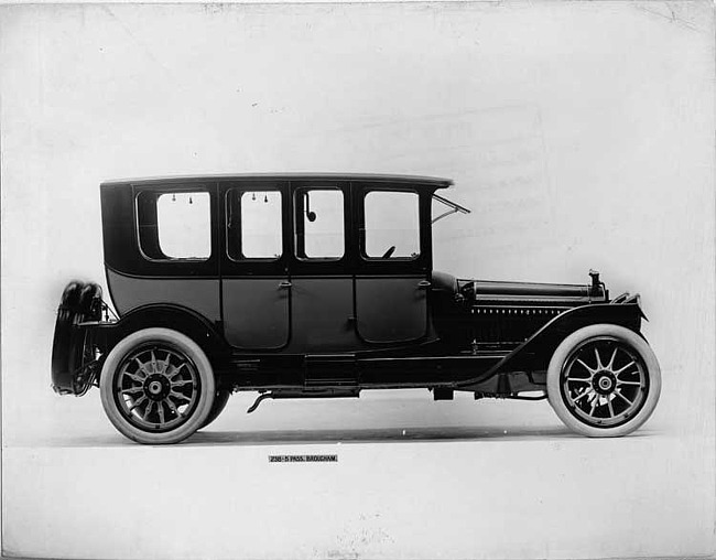 1914 Packard 2-38 two-toned brougham, right side