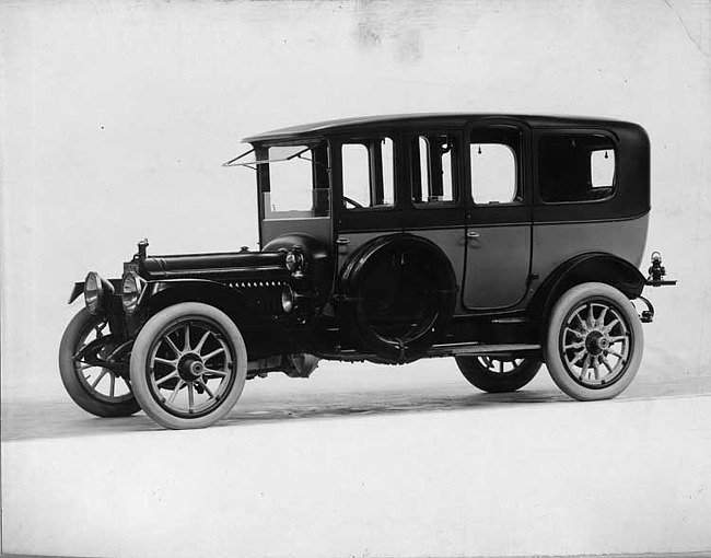 1914 Packard 48 two-toned imperial limousine, seven-eighths front view, left side