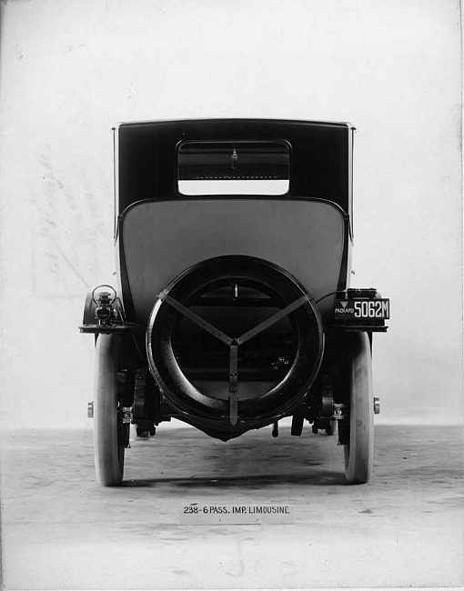 1914 Packard 2-38 imperial limousine, rear view