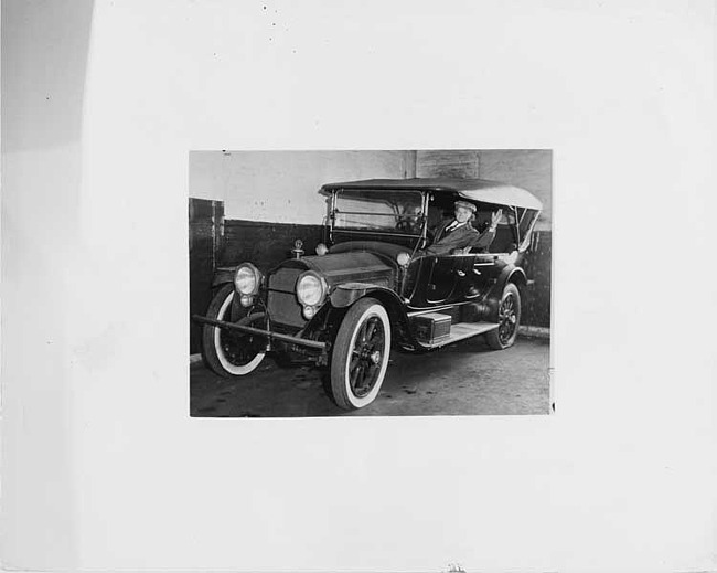 1915 Packard 3-38 standard touring car, Bob Robertson of Toledo, Ohio behind wheel waving