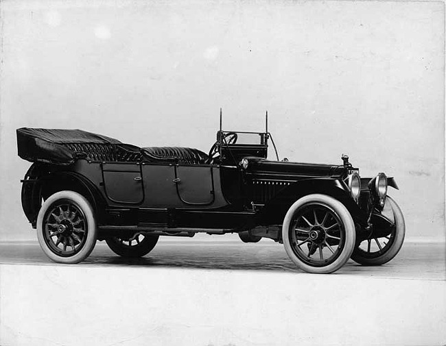 1915 Packard 3-38 two-toned phaeton, five-sixths front view, left side, top folded