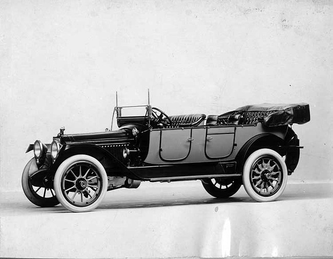 1915 Packard 3-38 two-toned standard touring car, five-sixths front view, left side