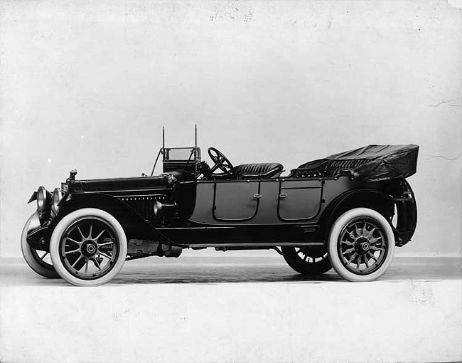 1915 Packard 3-38 two-toned phaeton, five-sixths front view, right side, top folded